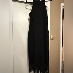 Badgley Mischka Sleeveless lace-detail jumpsuit with lace detail. Size 8